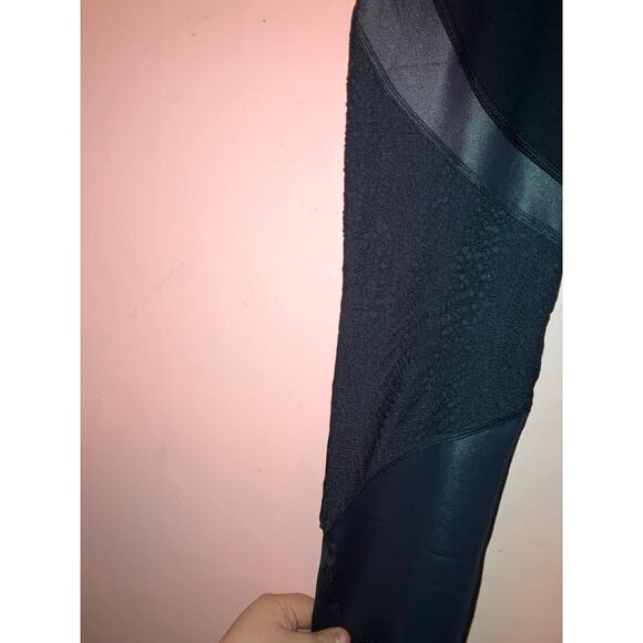 NWT 90 Degrees by Reflex black Capri leggings size small - Picture 2 of 6